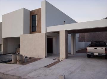 Casa · 340m² · 4 Recámaras · 4 Estacionamientos · Casa en Venta Bosque Real