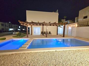 Casa · 97m² · 3 Recámaras · 2 Estacionamientos · Casa Super Equipada en Poligono Sur / Well Equipped Home