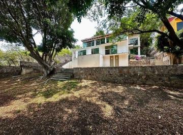Casa en condominio · 785m² · 4 Recámaras · 2 Estacionamientos · Renta Casa Colinas del Bosque Gran Jardin y Vista Cerca Colegios Plazas Centro Sur