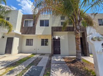 Casa de 2 habitaciones, Querétaro · Casa en Renta en Privada con Alberca y Amenidades, Ciudad del Sol, Querétaro.