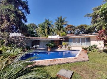 Casa · 356m² · 3 Recámaras · 3 Estacionamientos · Casa en Venta en un Solo Nivel en Colonia Reforma, Cuernavaca.