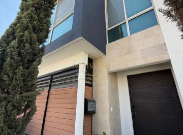 Casa · 270m² · 3 Recámaras · 2 Estacionamientos · Casa en Venta en Fracc. Vistancias 2do Sector, Carretera Nacional