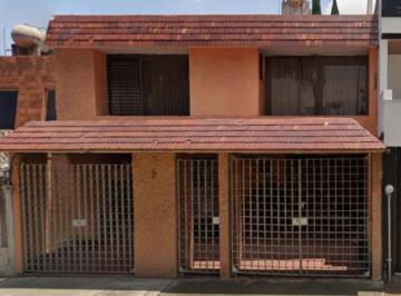 Casa de 3 habitaciones, Cuautitlán Izcalli · Casa en Venta en Cuautitlán Izcalli en Jardines del Alba, 3 Recámaras, 2.5 Baños y 2 Lugar Para Auto