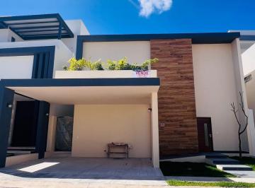 Casa · 303m² · 4 Recámaras · 2 Estacionamientos · Casa en Venta en Vía Cumbres - Direccion