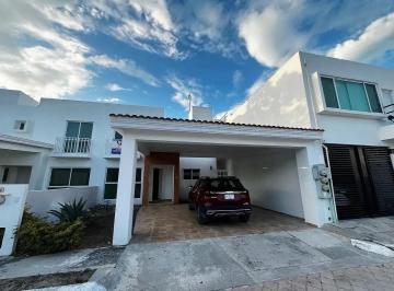 Casa de 4 habitaciones, Carmen · En Venta Casa de 4 Rec. + Cuarto de Servicio / Fraccionamiento Villa Marina