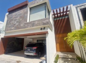 Amueblada todo nuevo
Precio de Renta $42,000
Pla ta baja
-︎Sala
-Cocina integ · Hermosa Casa Playas del Conchal.