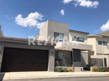 Casa · 316m² · 3 Recámaras · 2 Estacionamientos · Hermosa Residencia Nueva en Venta en Zona Dorada - (4)