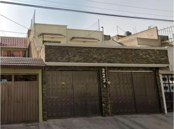 Casa de 3 habitaciones, Nezahualcóyotl · Casa en Venta en Valle del Carmen, Valle de Aragón 1ª Sección, Nezahualcóyotl, 3 Recámaras, 2 Baños