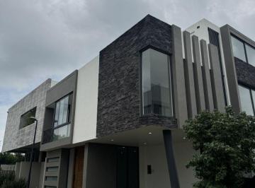 Departamento de 4 habitaciones, Zapopan · Casa en Venta en Zona Real Coto Sequoia