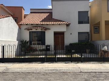 Casa de 3 habitaciones, Querétaro · Casa en Venta con Estudio en Claustros del Parque