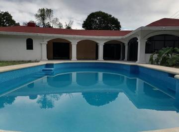 Casa de 4 habitaciones, Emiliano Zapata · C Casa con 853 m² de Terreno y 4 Recámaras en Venta en Lomas de Cuernavaca