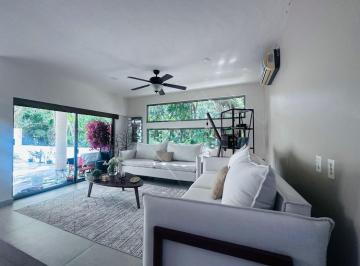 Casa · 340m² · 4 Recámaras · 2 Estacionamientos · Casa en Venta en Residencial Cumbres