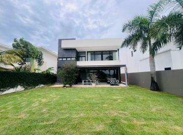 Casa · 420m² · 3 Recámaras · 6 Estacionamientos · Residencia de Lujo Frente Al Lago en Lagos del Sol | Alberca | 4 Recámaras | Estacionamiento Para 6