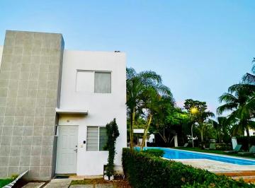 fachada casa en esquina · Oportunidad Zona Sur Cancún | Casa Amplia en Privada con Alberca | Seguridad 24/