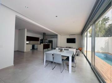 Casa · 340m² · 5 Recámaras · 4 Estacionamientos · Casa en Venta en Residencial Aqua