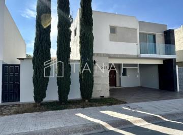 Casa de 3 habitaciones, Saltillo · Casa en Renta en Misiones VII, Saltillo