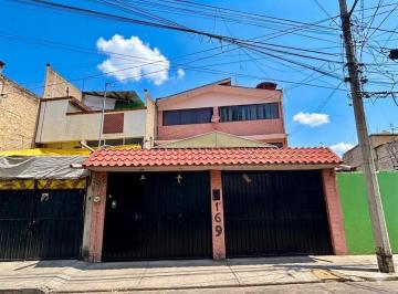 Casa de 5 habitaciones, Iztacalco · En Venta Magnífica Casa en Iztacalco, con 5 Recámaras/3b/3e