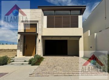 Casa · 340m² · 3 Recámaras · 4 Estacionamientos · Fraccionamiento La Valenciana Casa Nueva
