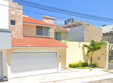 Casa de 5 habitaciones, Boca del Río · Casa con Alberca en Venta Frente a La Costa en Costa de Oro Veracruz a un Increible Precio!