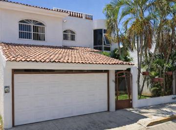 Casa de 5 habitaciones, Puerto Vallarta · Casa en Venta en La Colonia Diaz Ordaz en Puerto Vallarta en Jalisco