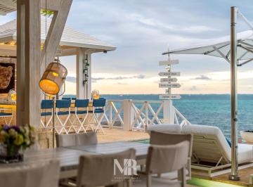 Villa · 1028m² · 6 Recámaras · 4 Estacionamientos · Se Vende La Villa Más Hermosa de Cancún