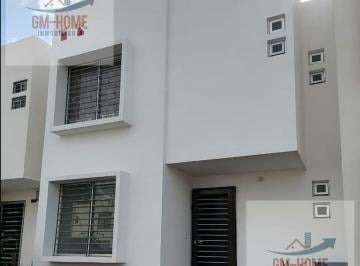Casa · 3 Recámaras · 2 Estacionamientos · Casa en Renta en Coto 11