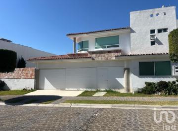 Casa · 400m² · 3 Recámaras · 2 Estacionamientos · Casa en Renta Lomas de Angelópolis I