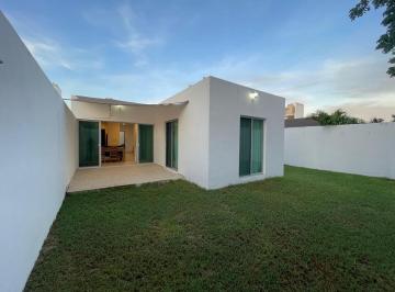 Casa · 81m² · 2 Recámaras · 2 Estacionamientos · Casa Una Planta con Terreno Excedente en Renta, Gran Santa Fe