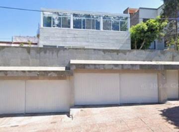 Casa de 4 habitaciones, Miguel Hidalgo · Casa en Lomas de Chapultepec, con Patio, Cerca de Centro Comercial, Parque y Vias Rapidas