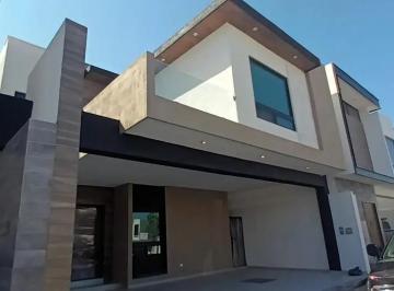 1 · Renta en Privanzas Roble. Recámara Planta Baja