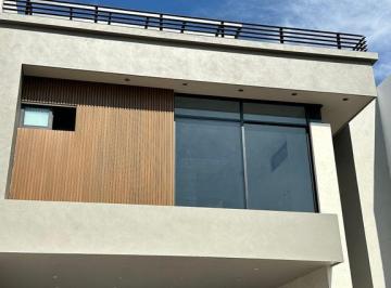 Casa en condominio · 335m² · 4 Recámaras · 3 Estacionamientos · Venta Casa en Lombardía, Irapuato Guanjuato