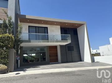 Casa · 449m² · 4 Recámaras · 3 Estacionamientos · Casa en Venta en Zibata