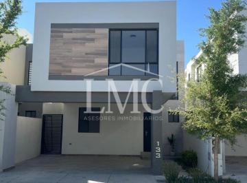 Casa en condominio de 3 habitaciones, Saltillo · En Renta Casa Nueva Equipada en Sorrento
