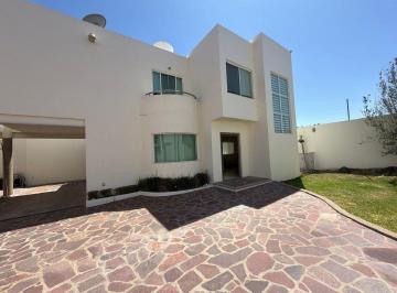 ade06e3de15229d7e75a5194776508a4feab860ea61f829a9f929673b7faa44a · Casa en Renta en Villas de Irapuato.