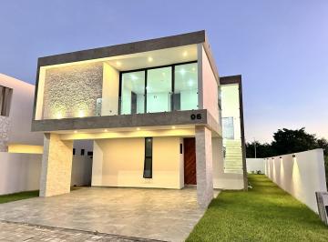 Casa · 284m² · 4 Recámaras · 3 Estacionamientos · Vanguardista Casa en Venta, Temozón Norte