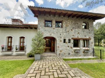Casa en condominio · 566m² · 4 Recámaras · 4 Estacionamientos · Casa en Venta en Fraccionamiento Zamarrero, Zinacantepec
