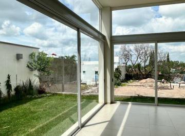 Casa en condominio · 380m² · 3 Recámaras · 3 Estacionamientos · Casa en Camino de Piedra