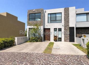 Casa en condominio de 3 habitaciones, Querétaro · Se Renta Casa en Altozano 3 Recamaras, Estudio, Área de Tv. Ameniodades.