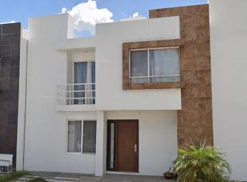 Casa de 3 habitaciones, Corregidora · Propiedad Habitacional en El Pueblito: Ubicación en Privada Sicilia