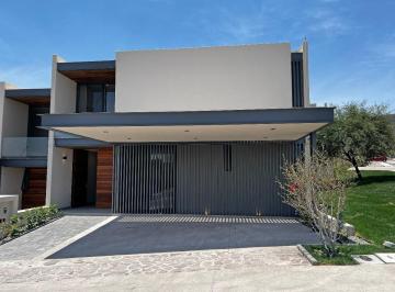 Casa · 270m² · 3 Recámaras · 3 Estacionamientos · Venta Casas Querétaro Altozano Niebla Nube