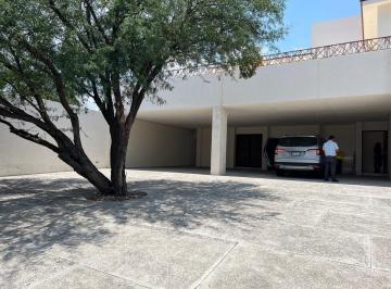 Casa · 1220m² · 5 Recámaras · 6 Estacionamientos · Venta Casas Queretaro Juriquilla con Inqulino Circuito Balcones en Esquina