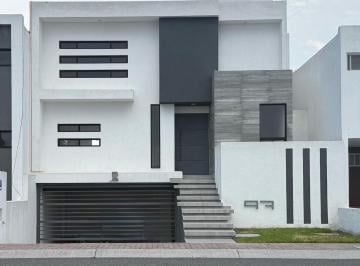 Casa · 285m² · 3 Recámaras · 4 Estacionamientos · Venta Casa Queretaro Juriquilla Colinas de Juriquilla Cerca de Comercios Escuelas y Univeridades