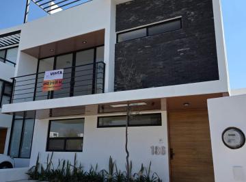 Casa · 249m² · 3 Recámaras · 2 Estacionamientos · Casa en Fraccionamiento Valle de Juriquilla