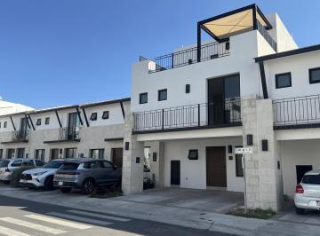 Casa en condominio · 212m² · 4 Recámaras · 2 Estacionamientos · Casa en Condominio en El Salitre