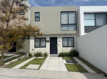 Casa · 97m² · 3 Recámaras · 2 Estacionamientos · Venta Casas Queretaro El Marqués y Tambien en El Mirador