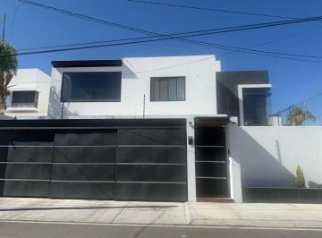 Casa · 488m² · 4 Recámaras · 3 Estacionamientos · Venta Casas Queretaro Juriquilla San Francisco