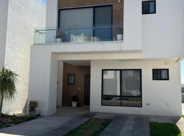 Casa · 205m² · 3 Recámaras · 2 Estacionamientos · Venta Casas Queretaro Juriquilla Fraccionamiento Altos