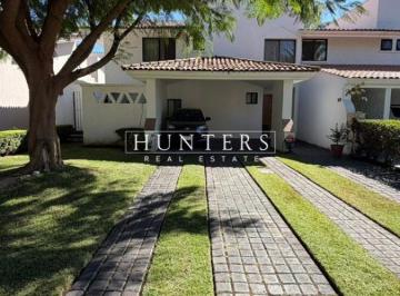Casa de 3 habitaciones, Zapopan · Residencia en Venta en Valle Real, Zapopan
