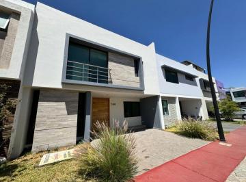 Casa de 3 habitaciones, Zapopan · Casa en Venta en Solares | Coto Acanthia
