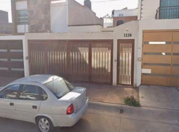 Casa de 3 habitaciones, Tepatitlán de Morelos · Casa en Venta en Jalisco Tepatitlan de Morelos Bosques del Lago